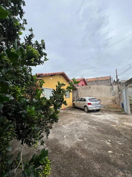 Casa com terreno inteiro por 298 mil: 2ª foto da galeria de imagens do imóvel
