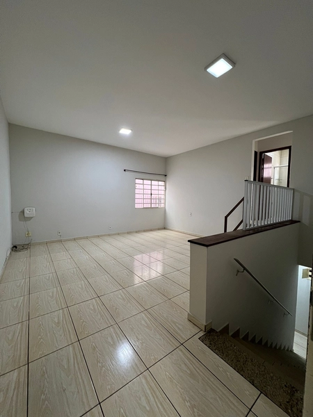 Casa com 3 dormitórios de 300 mil por 280 mil: 3ª foto da galeria de imagens do imóvel