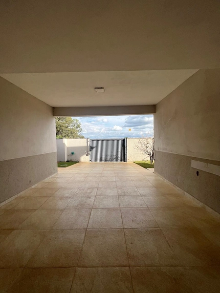 Casa com piscina em condomínio por 1.200.000,00: 3ª foto da galeria de imagens do imóvel