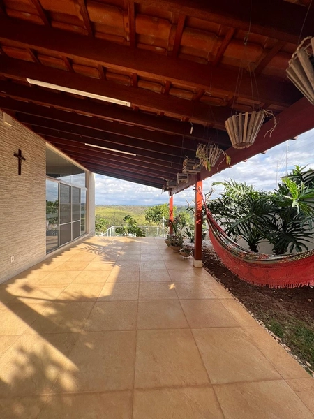 Casa com piscina em condomínio por 1.200.000,00: 7ª foto da galeria de imagens do imóvel