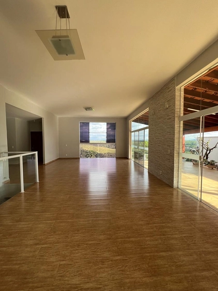 Casa com piscina em condomínio por 1.200.000,00: 9ª foto da galeria de imagens do imóvel