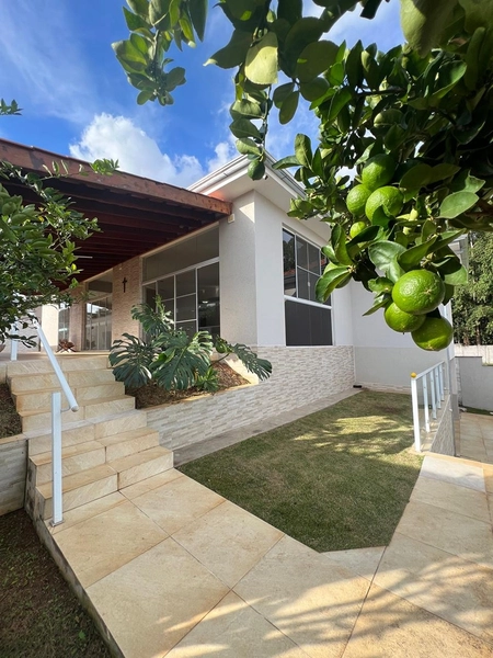 Casa com piscina em condomínio por 1.200.000,00: 4ª foto da galeria de imagens do imóvel