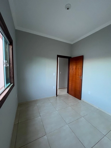 Casa de terreno inteiro por 330 mil: 4ª foto da galeria de imagens do imóvel