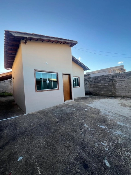 Casa de terreno inteiro por 330 mil: 1ª foto da galeria de imagens do imóvel