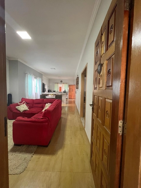 Casa Plana com Área Gourmet e gramado: 3ª foto da galeria de imagens do imóvel