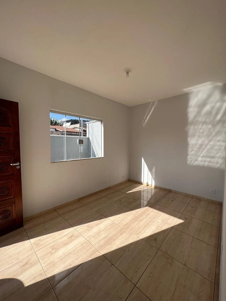 Casa com terreno inteiro por 320 mil: 7ª foto da galeria de imagens do imóvel