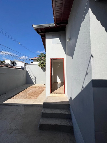 Casa com terreno inteiro por 320 mil: 5ª foto da galeria de imagens do imóvel