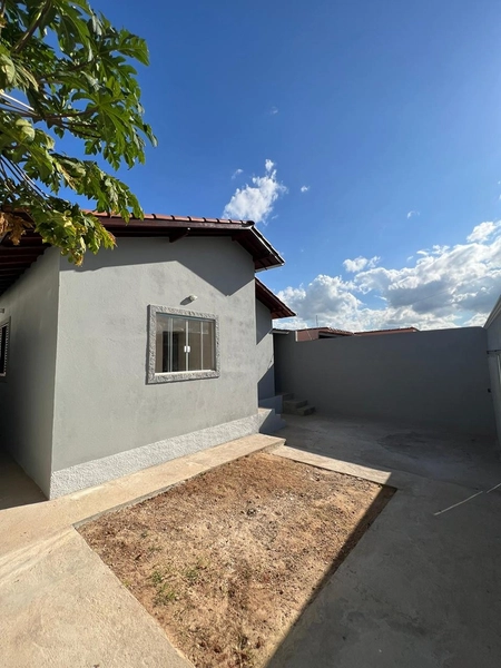 Casa com terreno inteiro por 320 mil: 3ª foto da galeria de imagens do imóvel