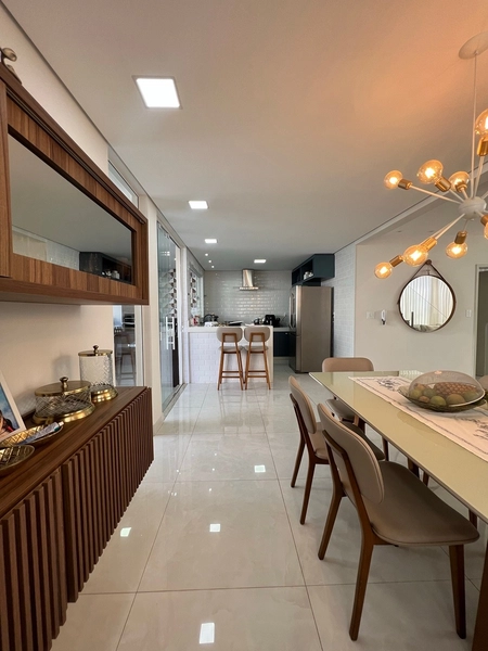 Casa com 4 dormitórios e Piscina: 11ª foto da galeria de imagens do imóvel