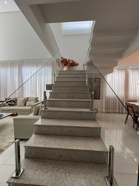 Casa com 4 dormitórios e Piscina: 24ª foto da galeria de imagens do imóvel