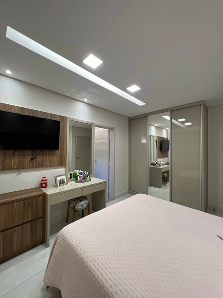 Casa com 4 dormitórios e Piscina: 31ª foto da galeria de imagens do imóvel