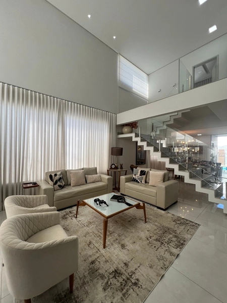 Casa com 4 dormitórios e Piscina: 6ª foto da galeria de imagens do imóvel
