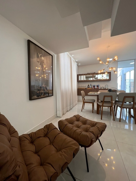Casa com 4 dormitórios e Piscina: 9ª foto da galeria de imagens do imóvel