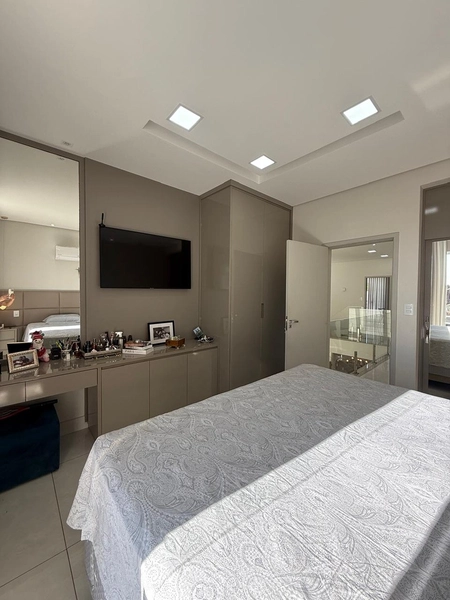 Casa com 4 dormitórios e Piscina: 48ª foto da galeria de imagens do imóvel