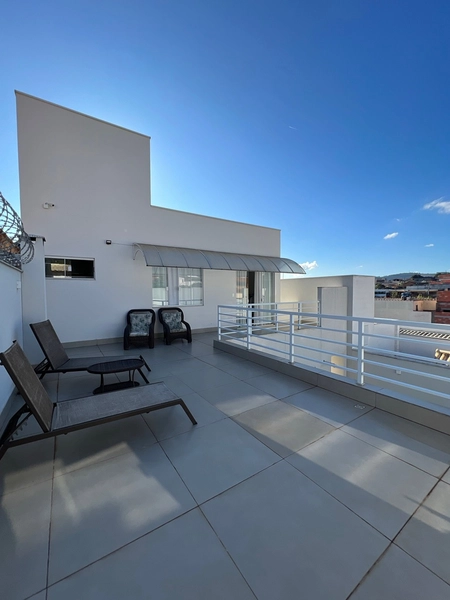 Casa com 4 dormitórios e Piscina: 38ª foto da galeria de imagens do imóvel