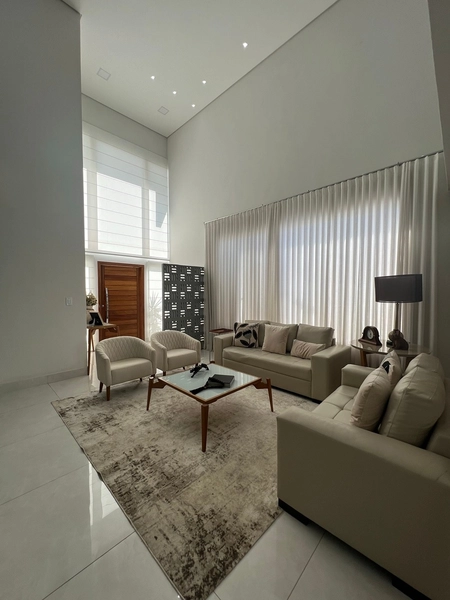 Casa com 4 dormitórios e Piscina: 7ª foto da galeria de imagens do imóvel