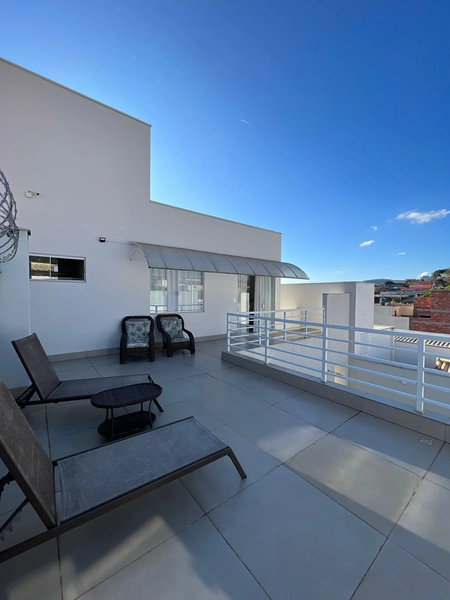 Casa com 4 dormitórios e Piscina: 39ª foto da galeria de imagens do imóvel