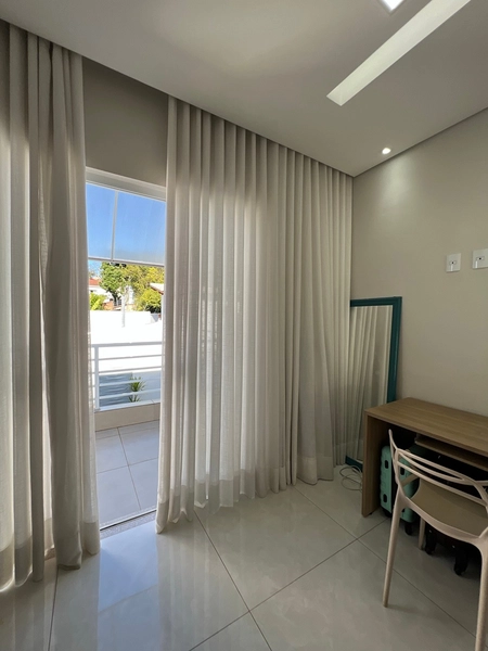 Casa com 4 dormitórios e Piscina: 34ª foto da galeria de imagens do imóvel