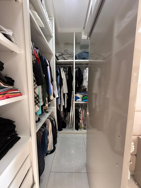 Casa com 4 dormitórios e Piscina: 51ª foto da galeria de imagens do imóvel