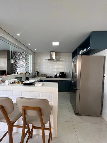 Casa com 4 dormitórios e Piscina: 12ª foto da galeria de imagens do imóvel
