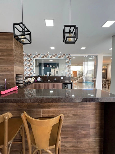 Casa com 4 dormitórios e Piscina: 14ª foto da galeria de imagens do imóvel