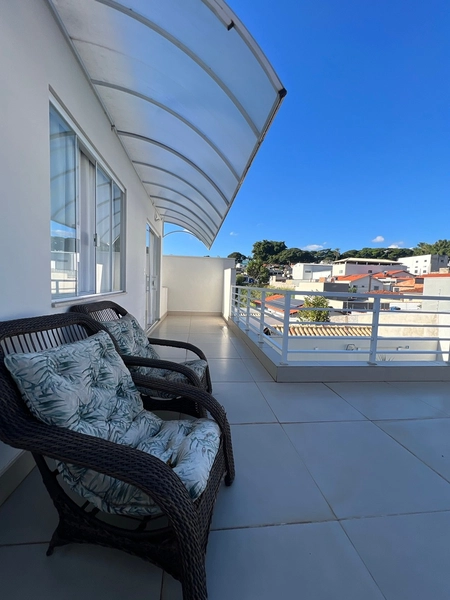 Casa com 4 dormitórios e Piscina: 40ª foto da galeria de imagens do imóvel
