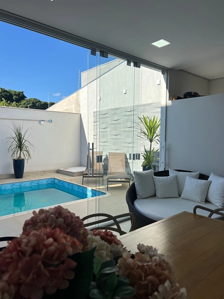 Casa com 4 dormitórios e Piscina: 18ª foto da galeria de imagens do imóvel
