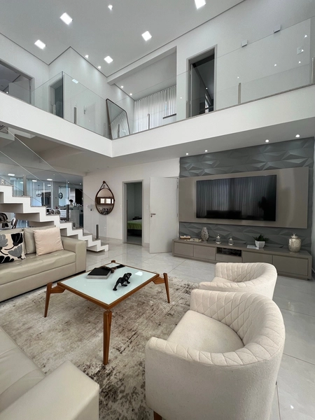 Casa com 4 dormitórios e Piscina: 5ª foto da galeria de imagens do imóvel
