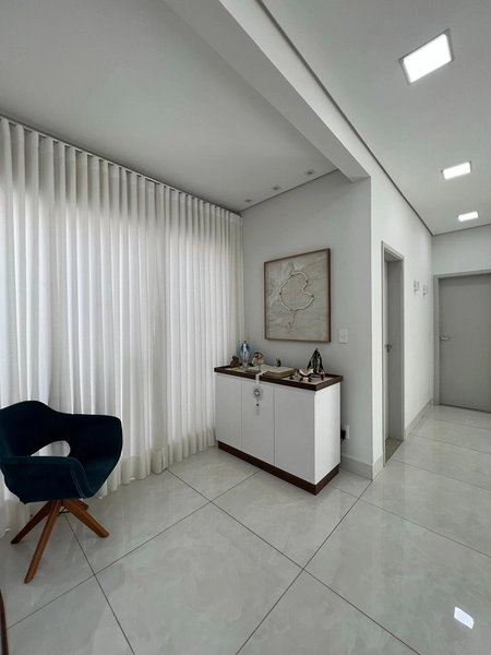 Casa com 4 dormitórios e Piscina: 27ª foto da galeria de imagens do imóvel