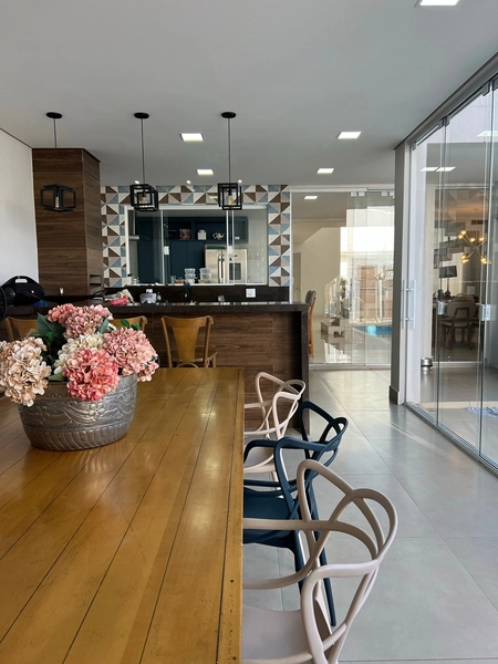 Casa com 4 dormitórios e Piscina: 15ª foto da galeria de imagens do imóvel