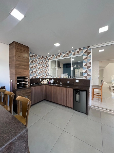 Casa com 4 dormitórios e Piscina: 13ª foto da galeria de imagens do imóvel