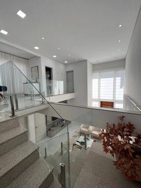 Casa com 4 dormitórios e Piscina: 25ª foto da galeria de imagens do imóvel