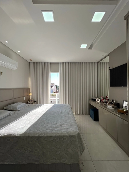 Casa com 4 dormitórios e Piscina: 43ª foto da galeria de imagens do imóvel