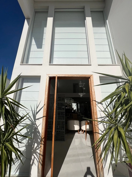 Casa com 4 dormitórios e Piscina: 3ª foto da galeria de imagens do imóvel