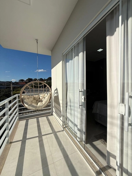 Casa com 4 dormitórios e Piscina: 47ª foto da galeria de imagens do imóvel