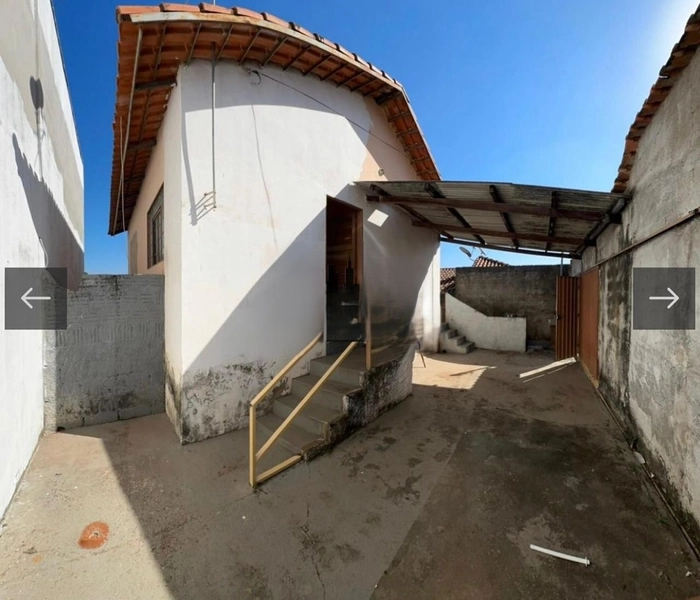 Casa de terreno inteiro por 230 mil: 3ª foto da galeria de imagens do imóvel