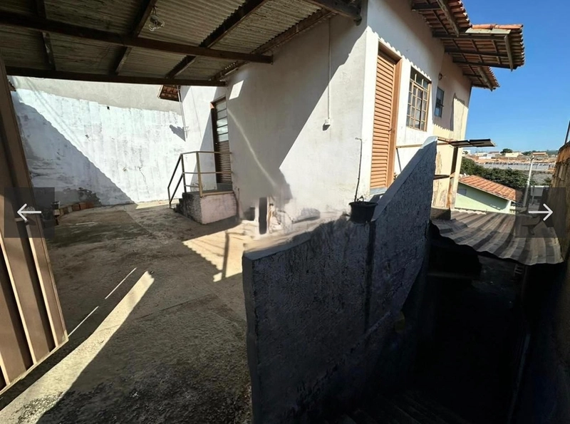 Casa de terreno inteiro por 230 mil: 2ª foto da galeria de imagens do imóvel