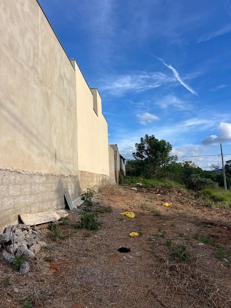 Terreno de esquina com 252 m² de 85.000,00 por 75.000,00: 3ª foto da galeria de imagens do imóvel