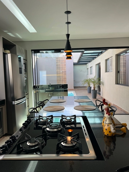 Casa com Piscina por 750 mil: 24ª foto da galeria de imagens do imóvel