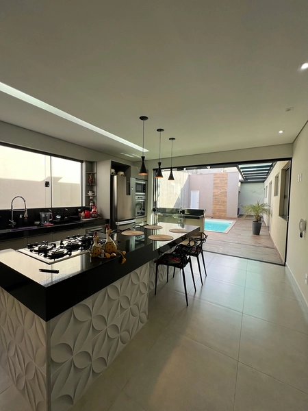 Casa com Piscina por 750 mil: 25ª foto da galeria de imagens do imóvel