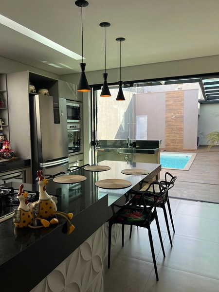 Casa com Piscina por 750 mil: 1ª foto da galeria de imagens do imóvel