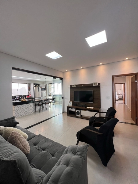 Casa com Piscina por 750 mil: 5ª foto da galeria de imagens do imóvel
