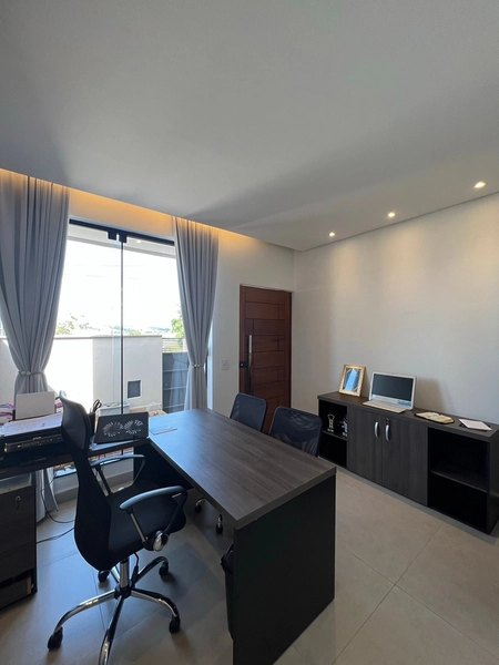 Casa com Piscina por 750 mil: 4ª foto da galeria de imagens do imóvel