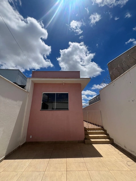 Casa no Alto dos Pinheiros com 2 suítes por 330 mil: 2ª foto da galeria de imagens do imóvel