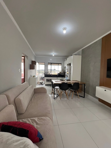 Casa em terreno inteiro por 350 mil: 1ª foto da galeria de imagens do imóvel