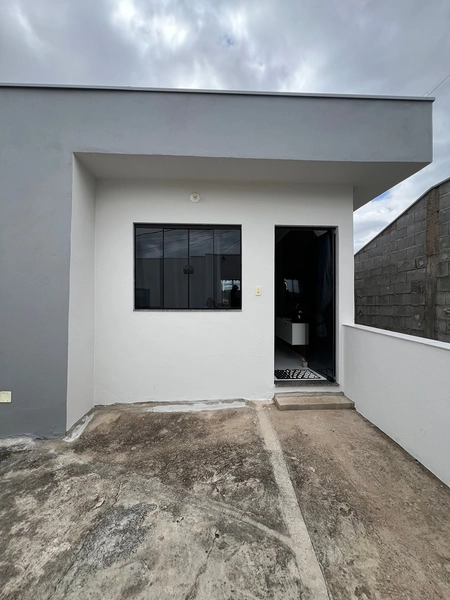 Casa em terreno inteiro por 350 mil: 3ª foto da galeria de imagens do imóvel