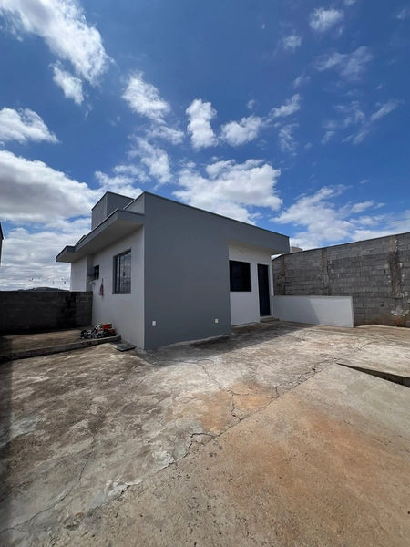 Casa em terreno inteiro por 350 mil: 2ª foto da galeria de imagens do imóvel