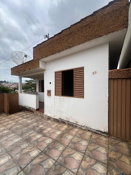 Casa de esquina por 260 mil: 2ª foto da galeria de imagens do imóvel