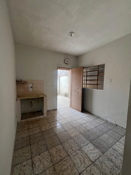 Casa de esquina por 260 mil: 9ª foto da galeria de imagens do imóvel