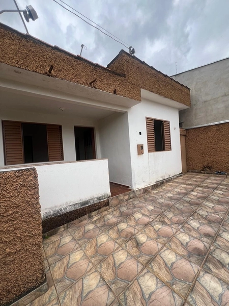 Casa de esquina por 260 mil: 3ª foto da galeria de imagens do imóvel